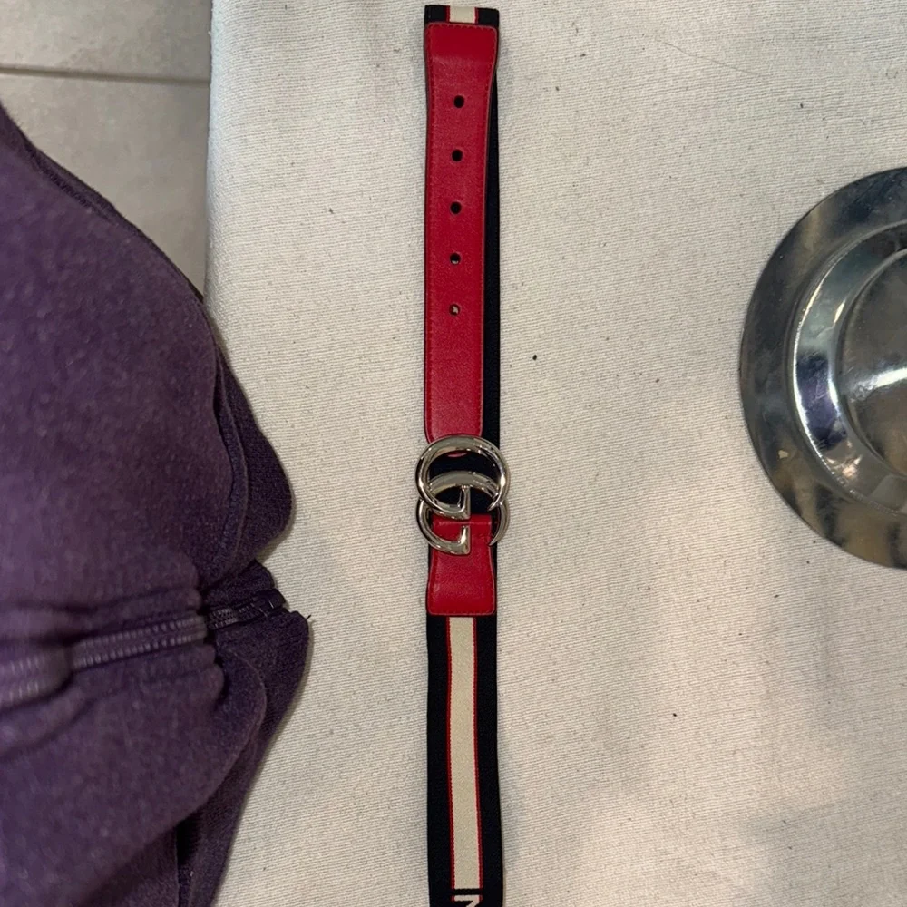 Authentic Gucci Black and White Belt with Sleek Design